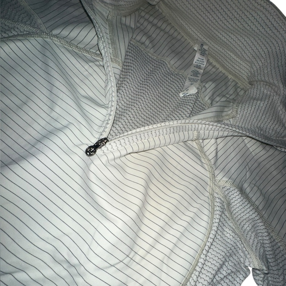 Lululemon Run For Gold 1/2 Zip - Picture 15 of 16